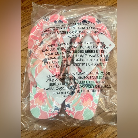 Vera Bradley Flip Flops NWT - Picture 2 of 3